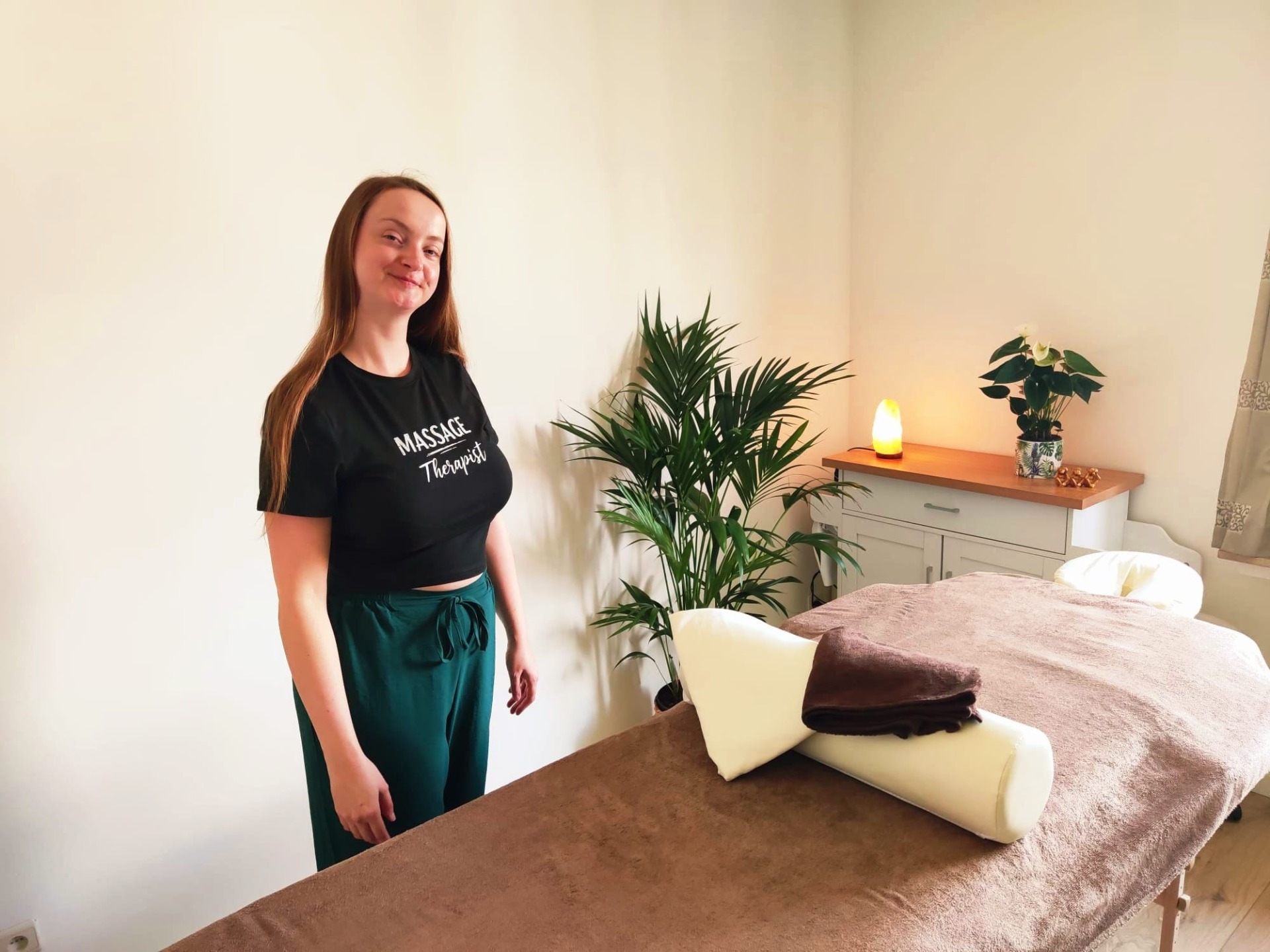 Professionele massagetherapeut Zen-monkey